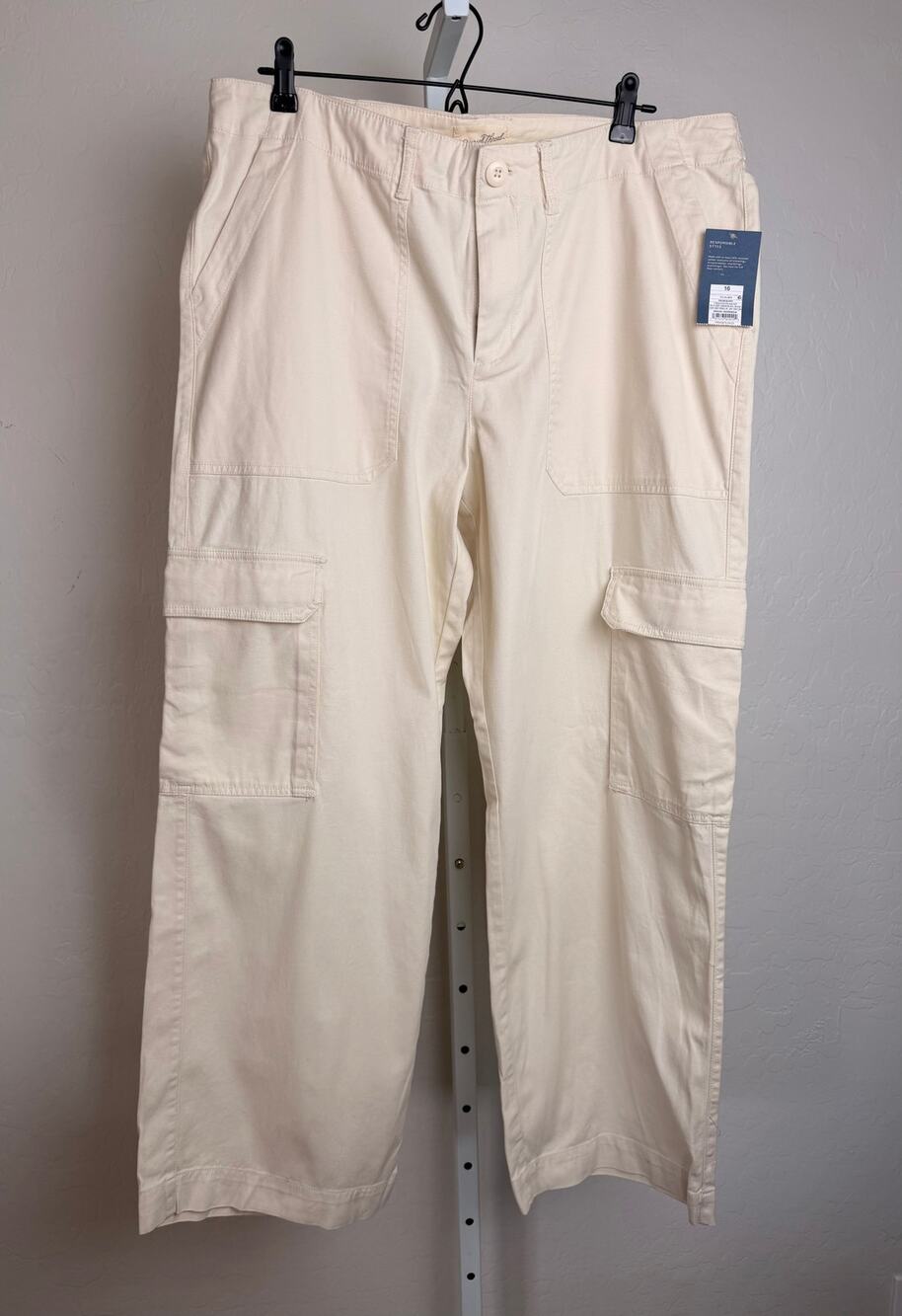 Universal Thread Women’s Cream Utility Cargo Pants Size 16 Straight Leg
